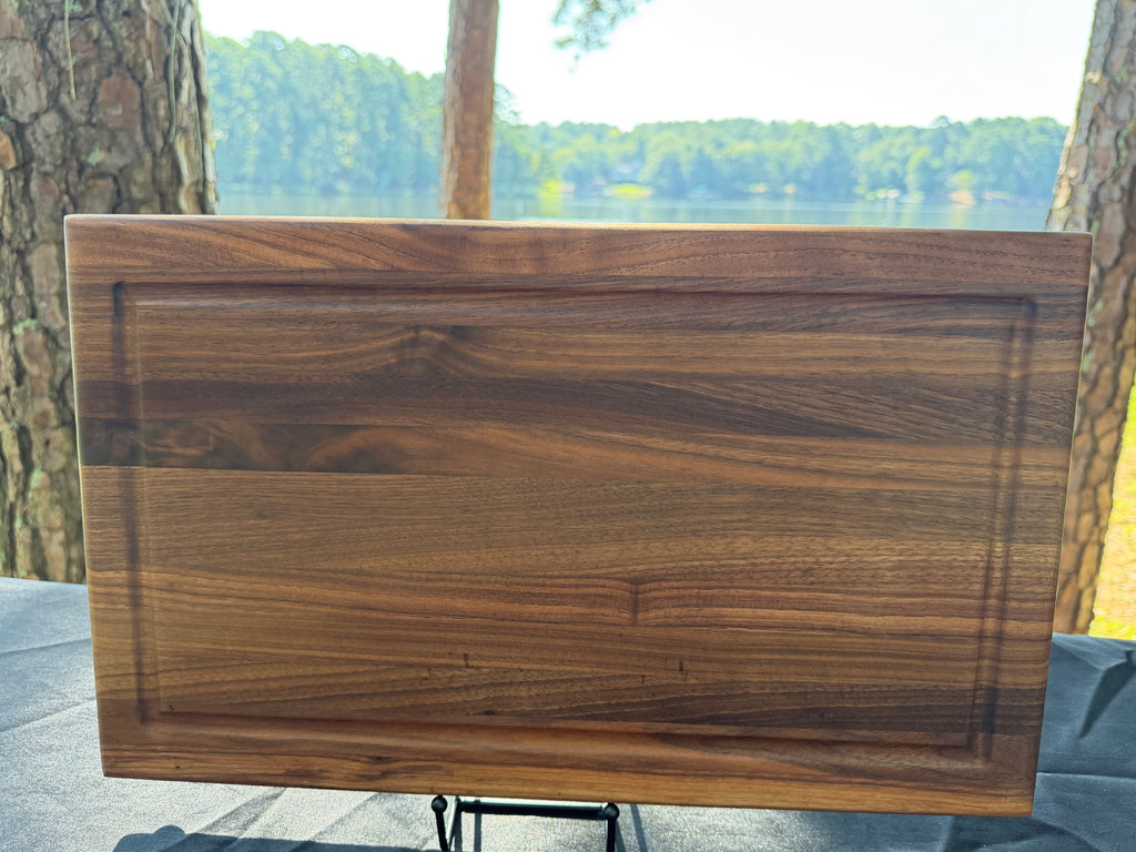 Walnut Edge Grain Cutting Board with Juice Grooves & Rubber Feet