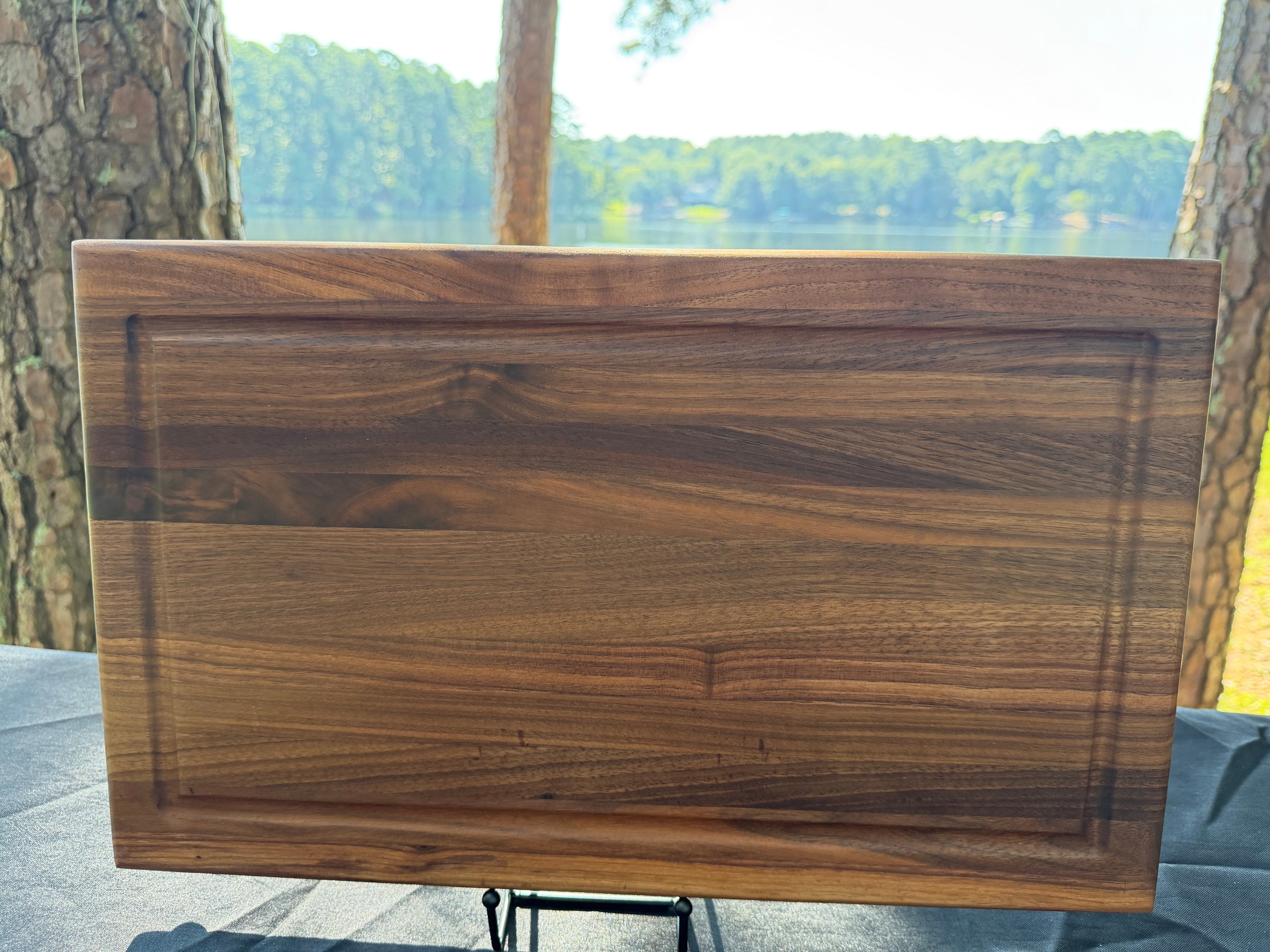 Walnut Edge Grain Cutting Board with Juice Grooves & Rubber Feet