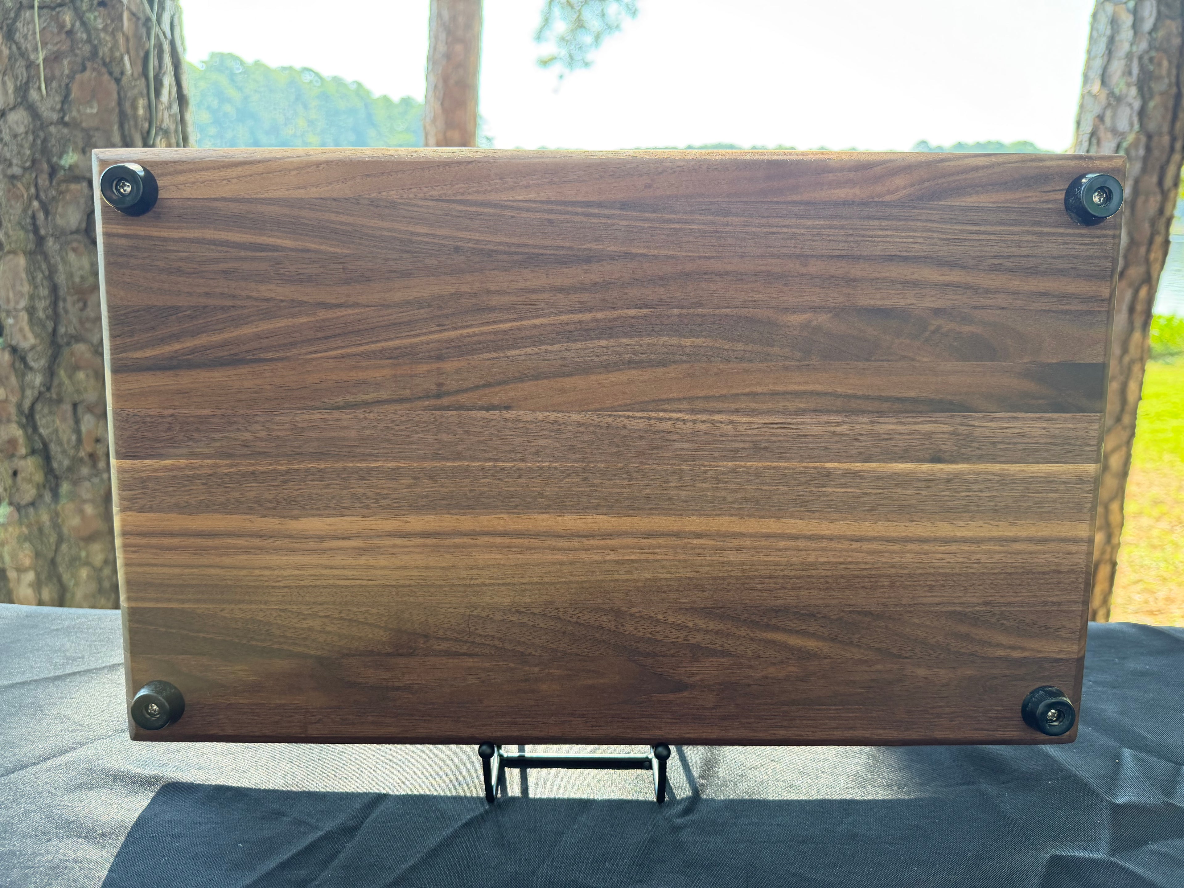 Walnut Edge Grain Cutting Board with Juice Grooves & Rubber Feet